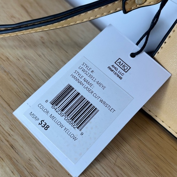 NWT London Fog HANNAH LASER CUT WRISTLET DOUBLE ZIP - Picture 5 of 8